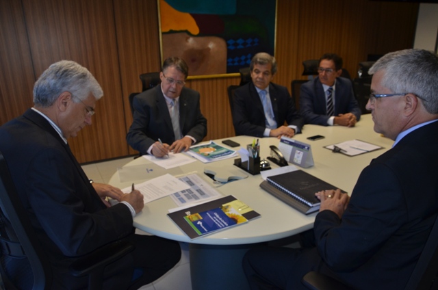 Jorge Rachid, secretário da Receita Federal, assinou acordo sobre questões não remuneratórias com o presidente da Anfip, Vilson Romero 