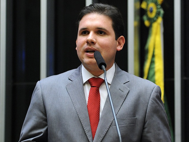 Precatórios: comissão aprova PEC com mudança no teto de gastos para viabilizar Auxílio Brasil