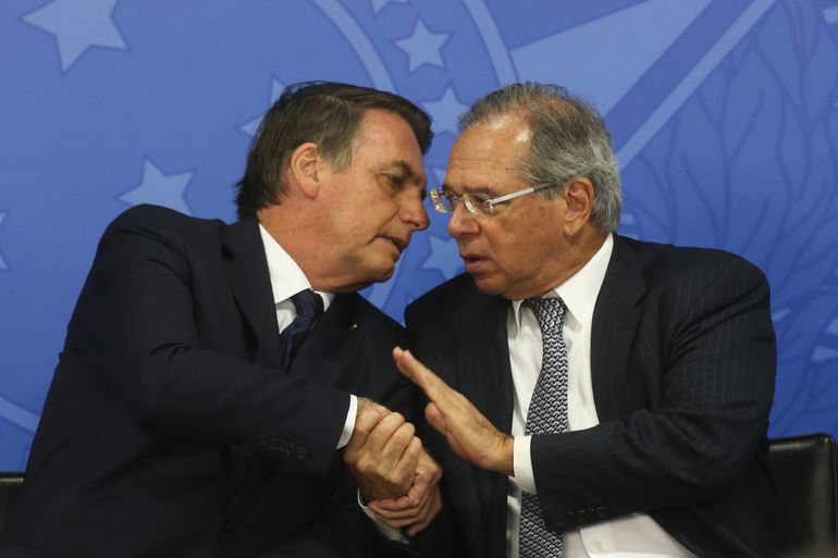 Bolsonaro sugere a Paulo Guedes que reforma tributária seja fatiada