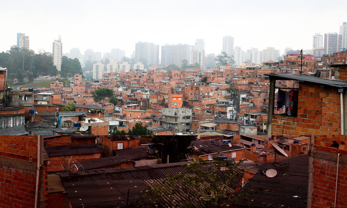 Covid-19 deixa Brasil mais desigual, pobre e infeliz