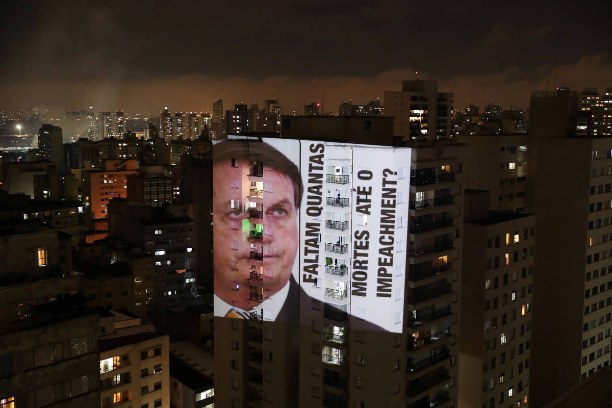 Colapso em Manaus e derrapada na vacinação fortalecem base jurídica para impeachment de Bolsonaro